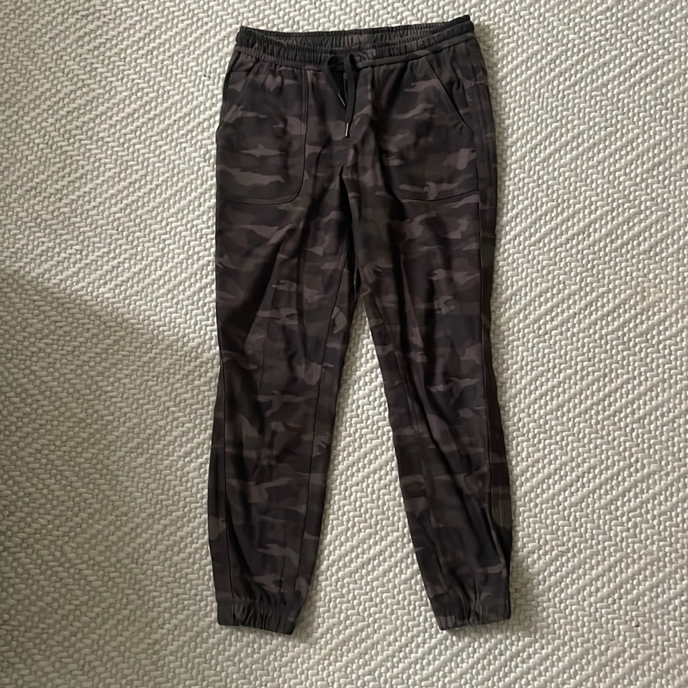 Athleta camo joggers